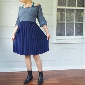 Navy blue pleated sailor skirt! 🚢 Banana Republic, size Medium 🌊💫